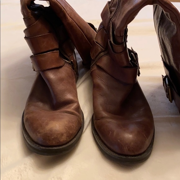 Knee high Enzo boots - Picture 5 of 7